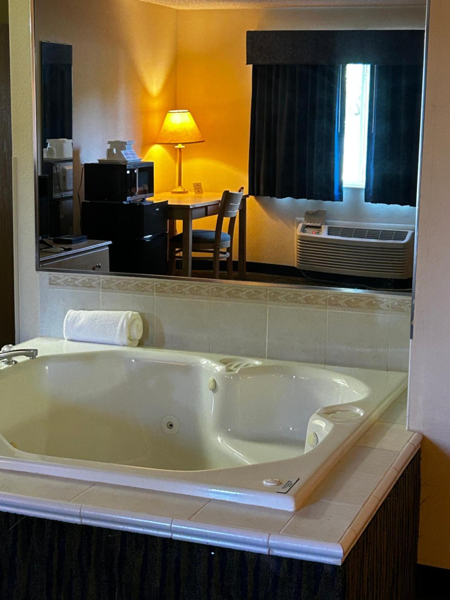 Ameristay Inn & Suites Waverly Εξωτερικό φωτογραφία